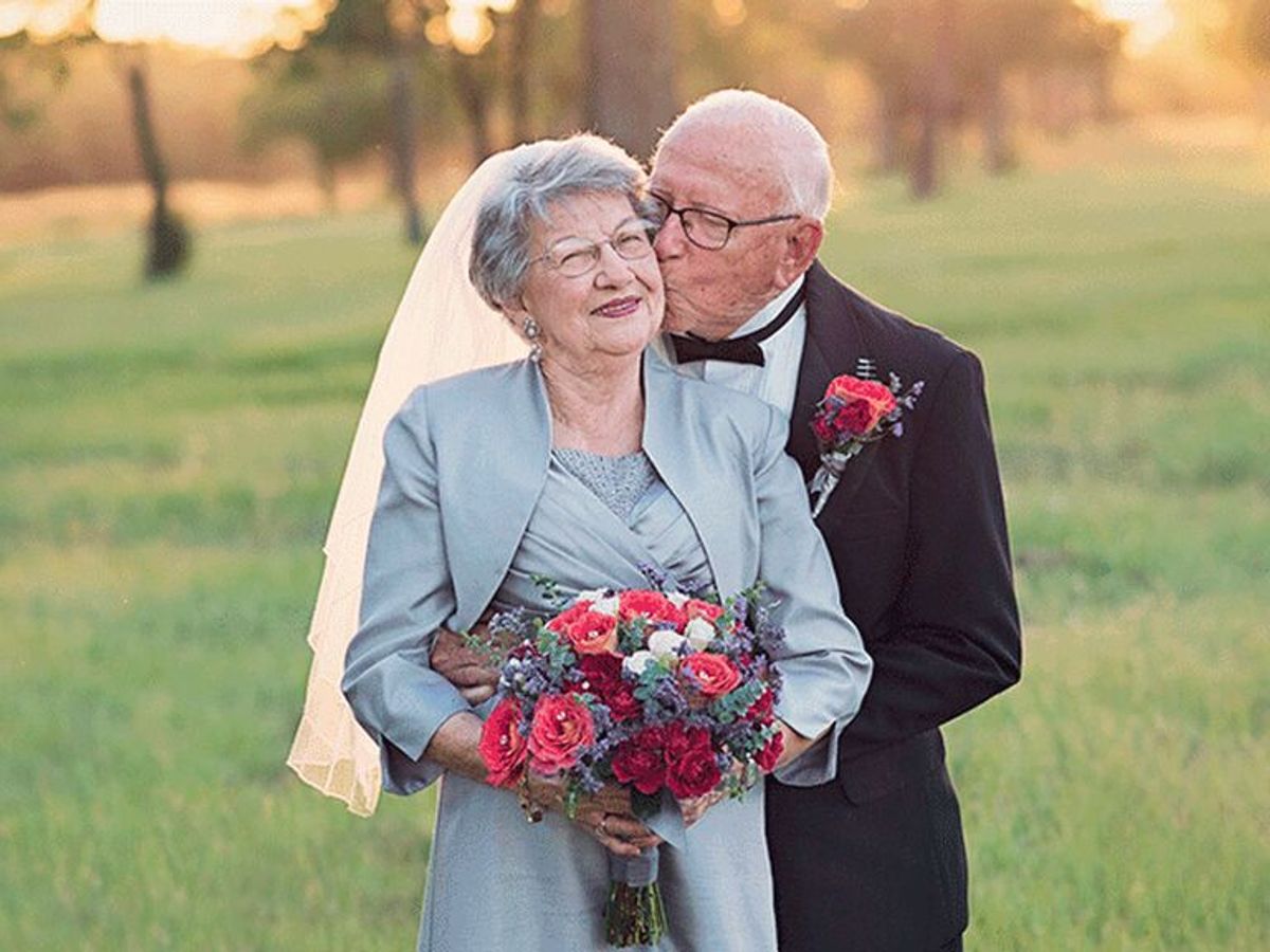 Железная свадьба лет. Свадебная фотосессия для пожилой пары. 65 Лет железная свадьба. Фото с годовщиной свадьбы. Свадьба Стариков.