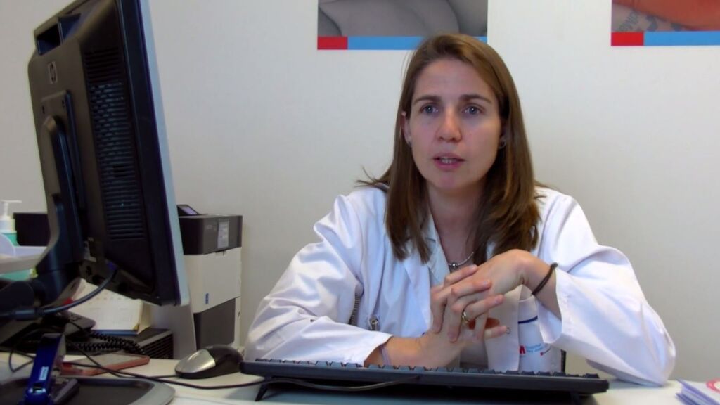Elena Palacio, matrona: "La formación de los sanitarios deja mucho que desear en lactancia"