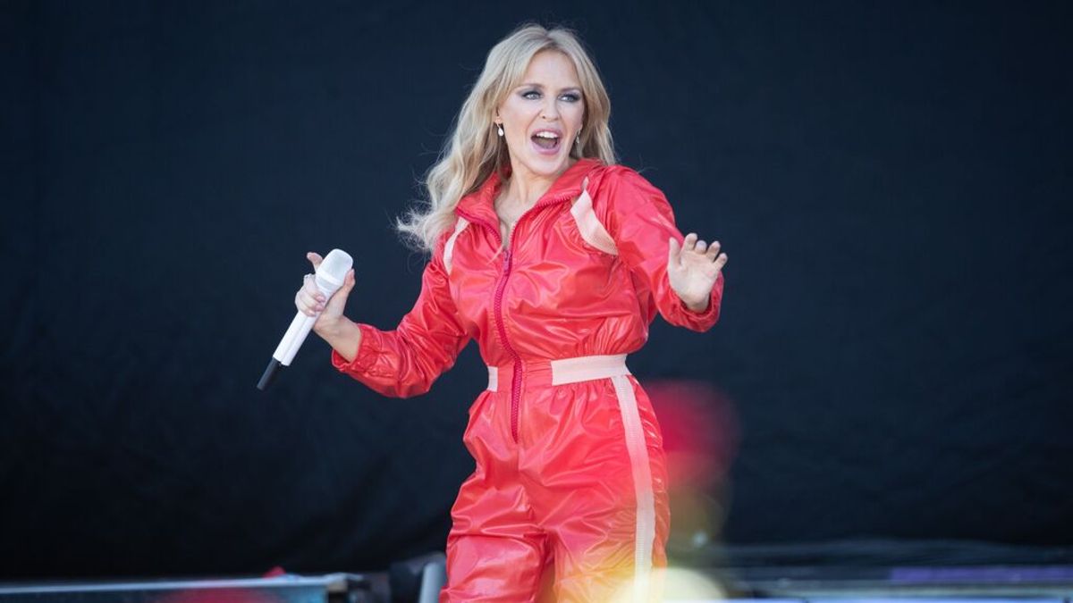 Kylie Minogue versiona la canción de Lady Gaga, 'Marry the Night' Kylie Minogue versiona la canción de Lady Gaga, 'Marry the Night'