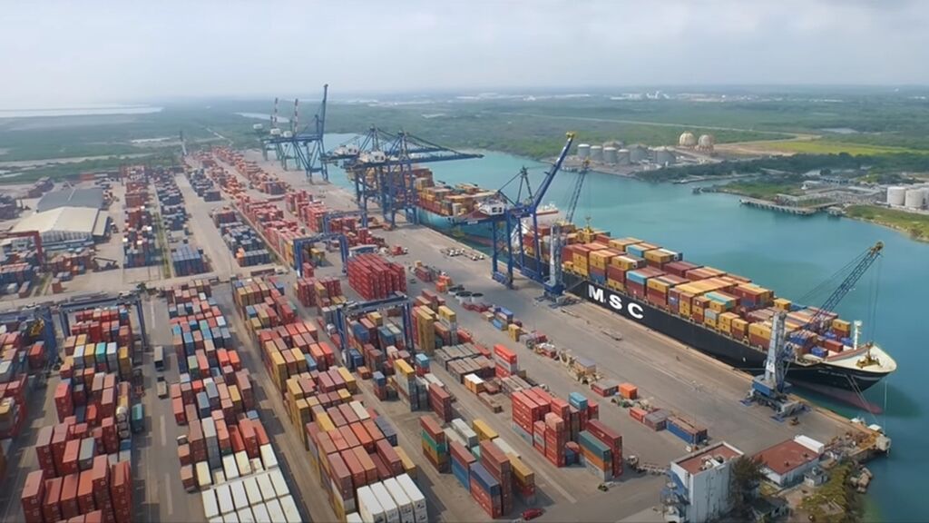 LOS CARGUEROS TRANSPORTAN EL 90% DE LAS MERCANCÍAS MUNDIALES