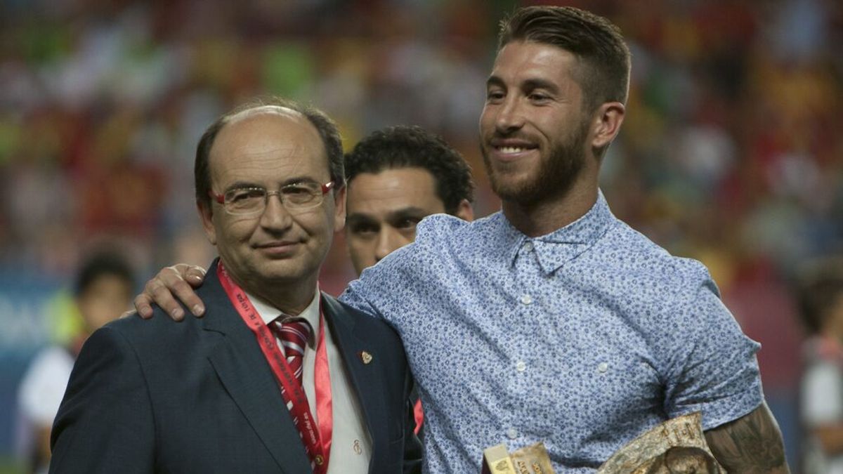 Sergio Ramos ya conoce la oferta de Sevilla: cinco años de contrato, 7 millones anuales y la posibilidad de quedarse en el club cuando se retire Sergio Ramos ya conoce la oferta de Sevilla: cinco años de contrato, 7 millones anuales y la posibilidad de quedarse en el club cuando se retire