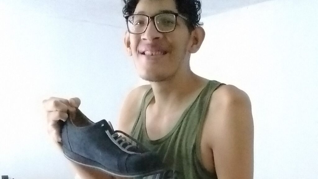Jeison, el venezolano con los pies más grande del mundo que no para de  crecer - NIUS