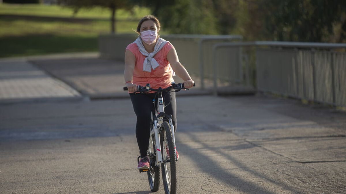La OCU pide que la mascarilla deje de ser obligatoria al aire libre: "Causa hartazgo y es un gasto importante" La OCU pide que la mascarilla deje de ser obligatoria al aire libre: "Causa hartazgo y es un gasto importante"