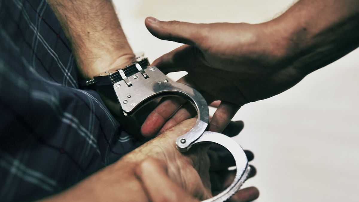 Una mujer encierra en su vestidor a un ladrón que entró a robarle en su casa de Figueres Una mujer encierra en su vestidor a un ladrón que entró a robarle en su casa de Figueres
