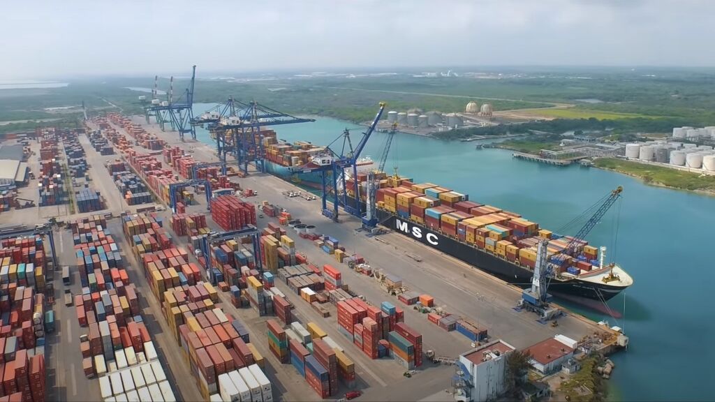 Los cargueros transportan el 90% de las mercancías a nivel mundial