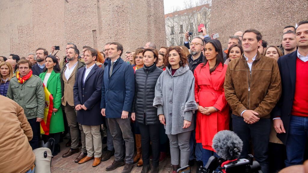 EuropaPress_1902582_pablo_casado_albert_rivera_santiago_abascal_concentracion_plaza_colon