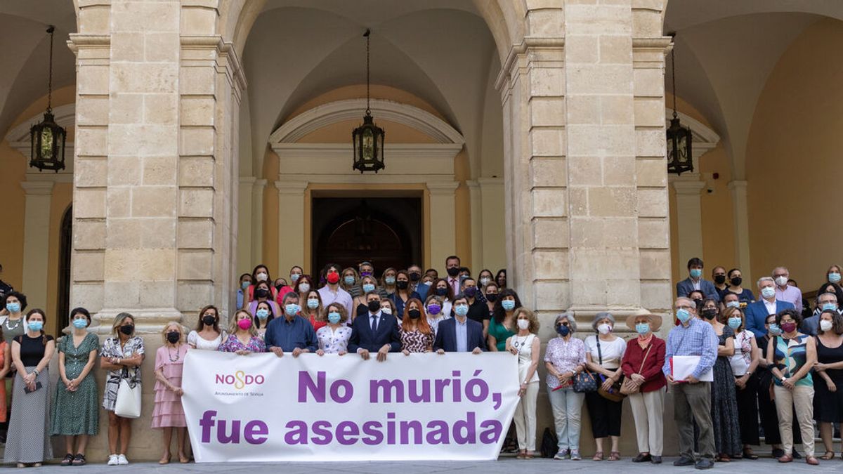 Rabia, dolor y conmoción en Estepa por el crimen de Rocío Cáiz a manos de su exnovio Rabia, dolor y conmoción en Estepa por el crimen de Rocío Cáiz a manos de su exnovio