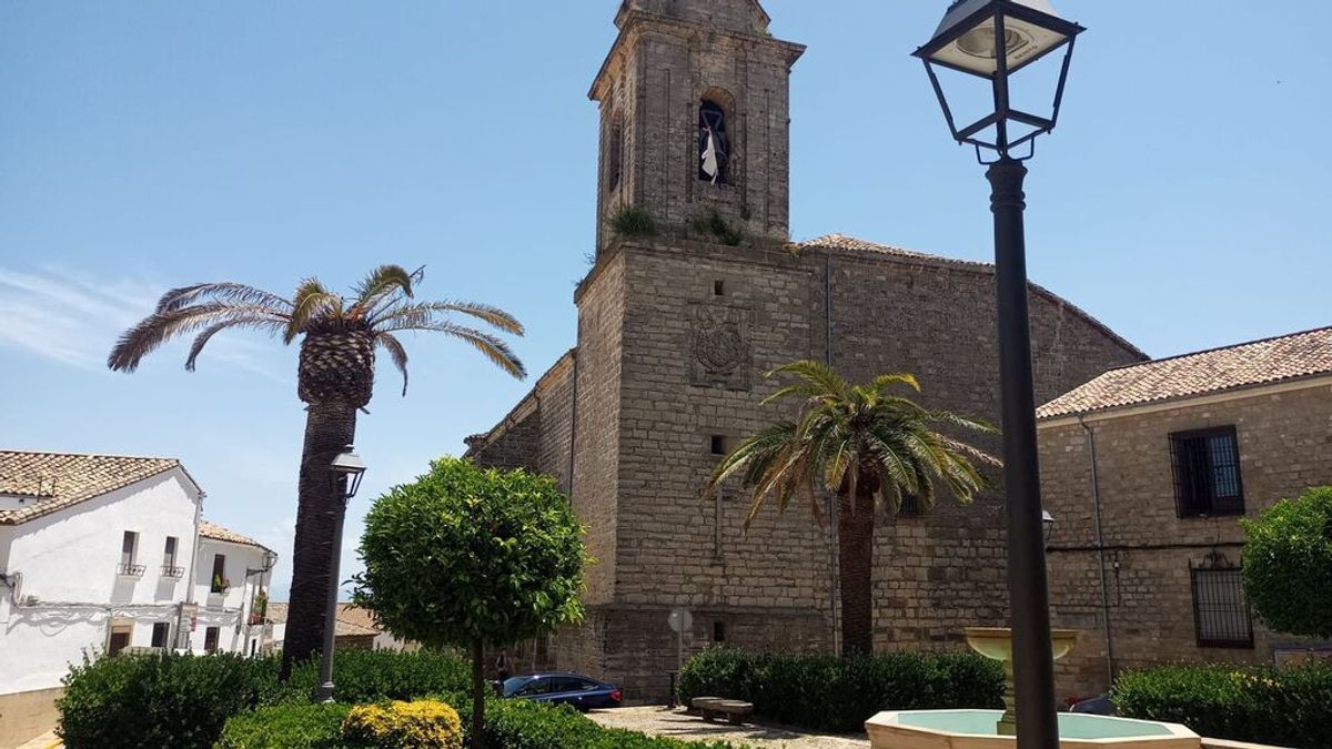 Un párroco de Jaén obliga a un niño autista a tomar la comunión solo “para no molestar” Un párroco de Jaén obliga a un niño autista a tomar la comunión solo “para no molestar”
