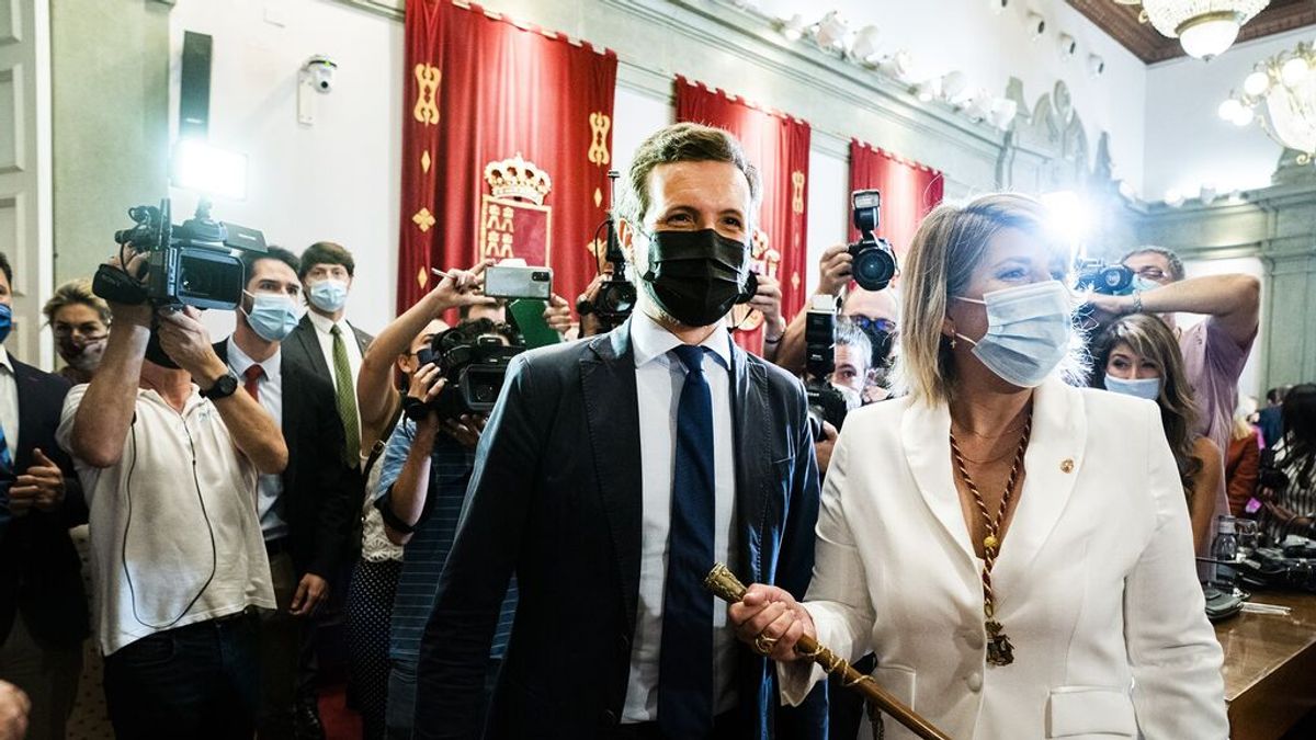 Casado acusa a Sánchez de estar "secuestrado" por los independentistas Casado acusa a Sánchez de estar "secuestrado" por los independentistas
