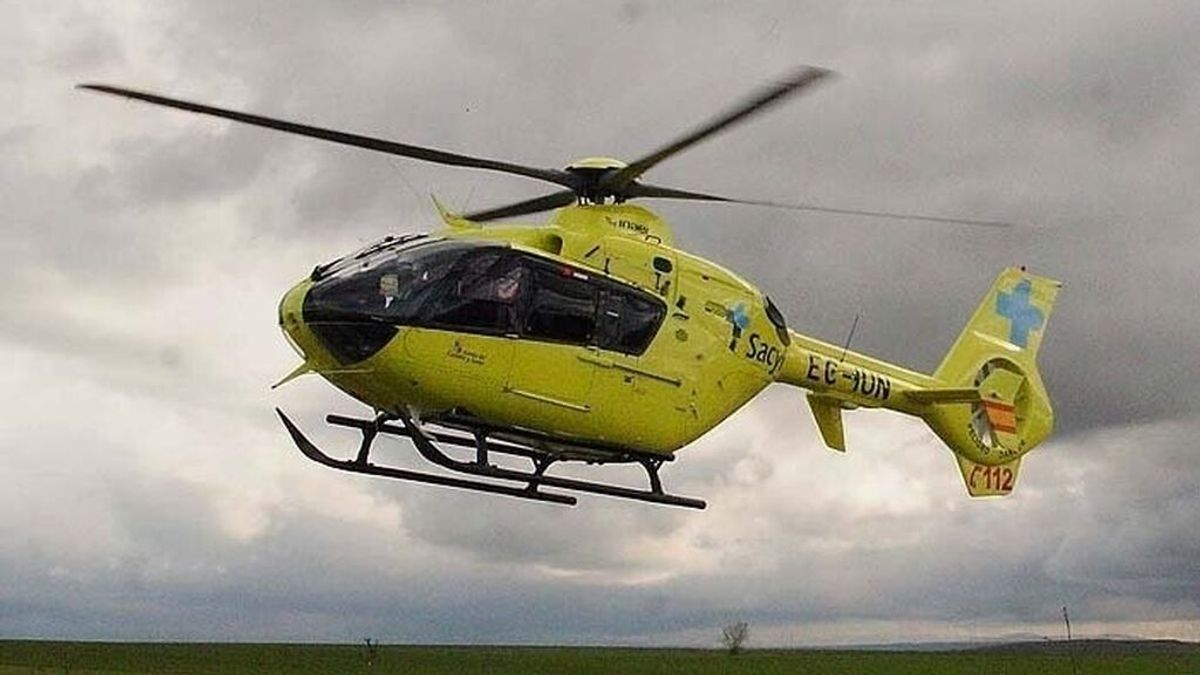 Evacuado en helicóptero un jugador del EF Lalín de 14 años durante un partido en Carballo (A Coruña) Evacuado en helicóptero un jugador del EF Lalín de 14 años durante un partido en Carballo (A Coruña)