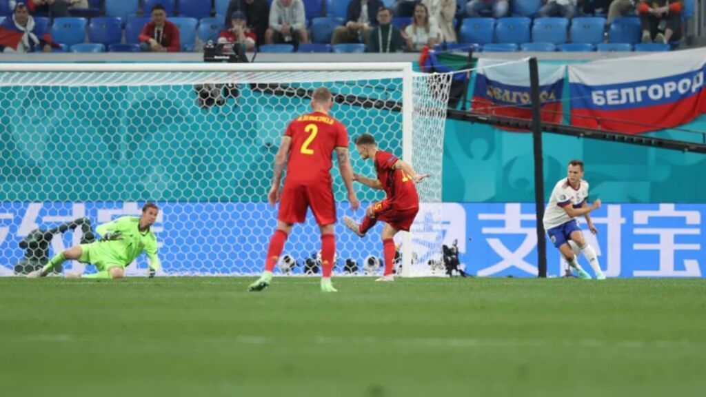 Meunier anota el segundo gol de Bélgica ante Rusia