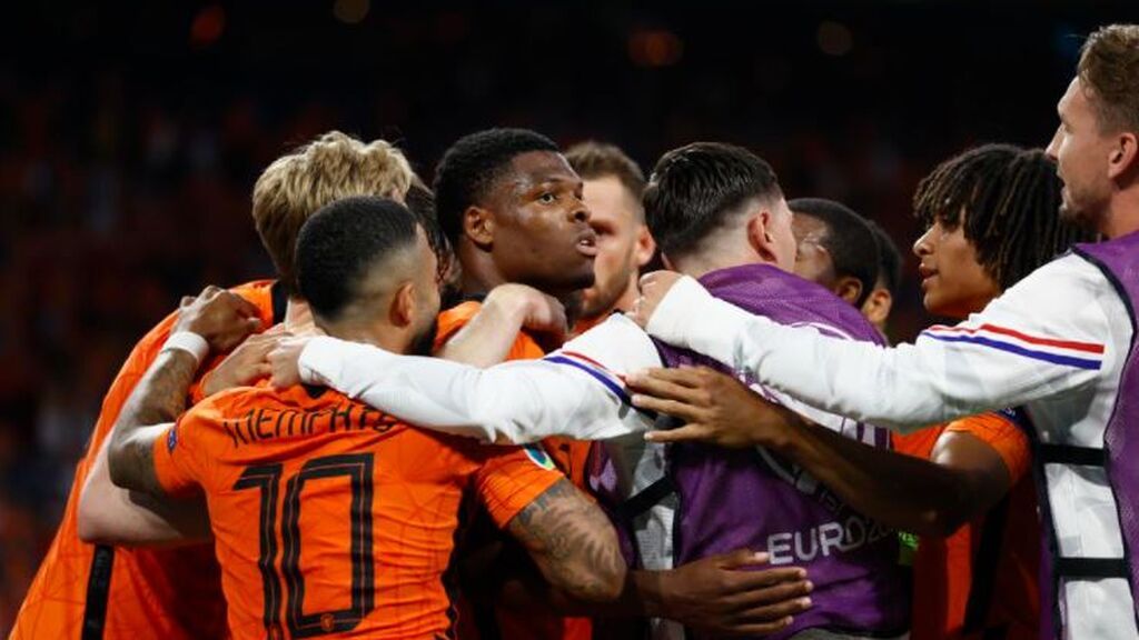 Dumfries cierra con su gol un partido loco entre Países Bajos y Ucrania (3-2)