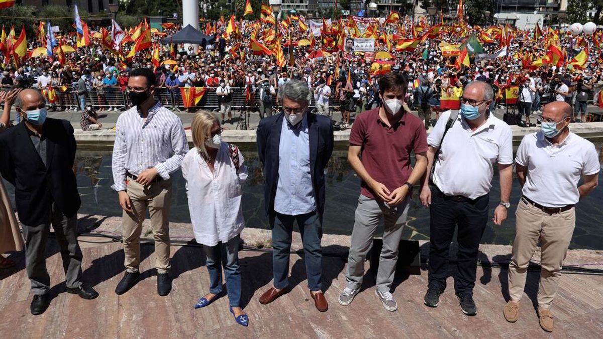 Rosa Díez, en el acto de Colón: "Sánchez ha puesto la justicia en venta y los españoles no lo vamos a permitir" Rosa Díez, en el acto de Colón: "Sánchez ha puesto la justicia en venta y los españoles no lo vamos a permitir"
