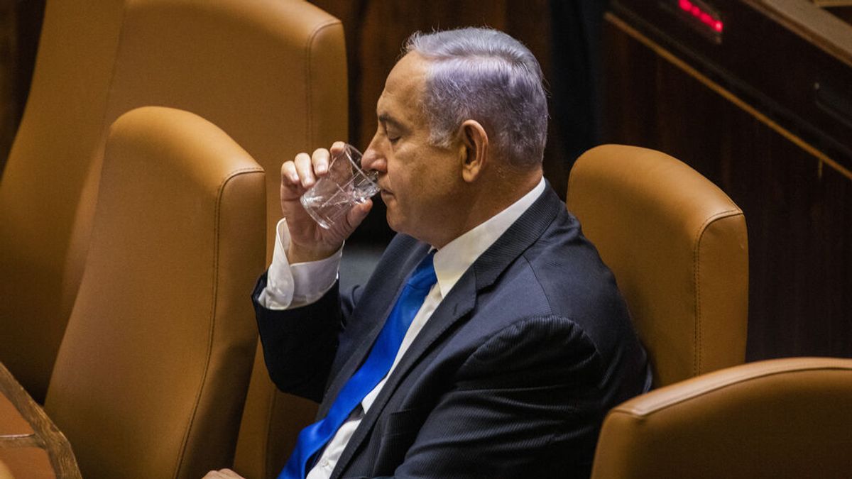 El Parlamento israelí ratifica el nuevo Gobierno de Bennett y pone fin a la era Netanyahu El Parlamento israelí ratifica el nuevo Gobierno de Bennett y pone fin a la era Netanyahu