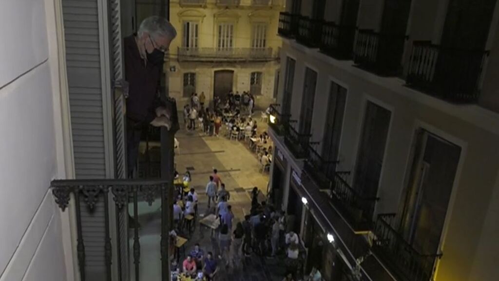 El fin del toque de queda, un infierno para los vecinos del centro de Málaga