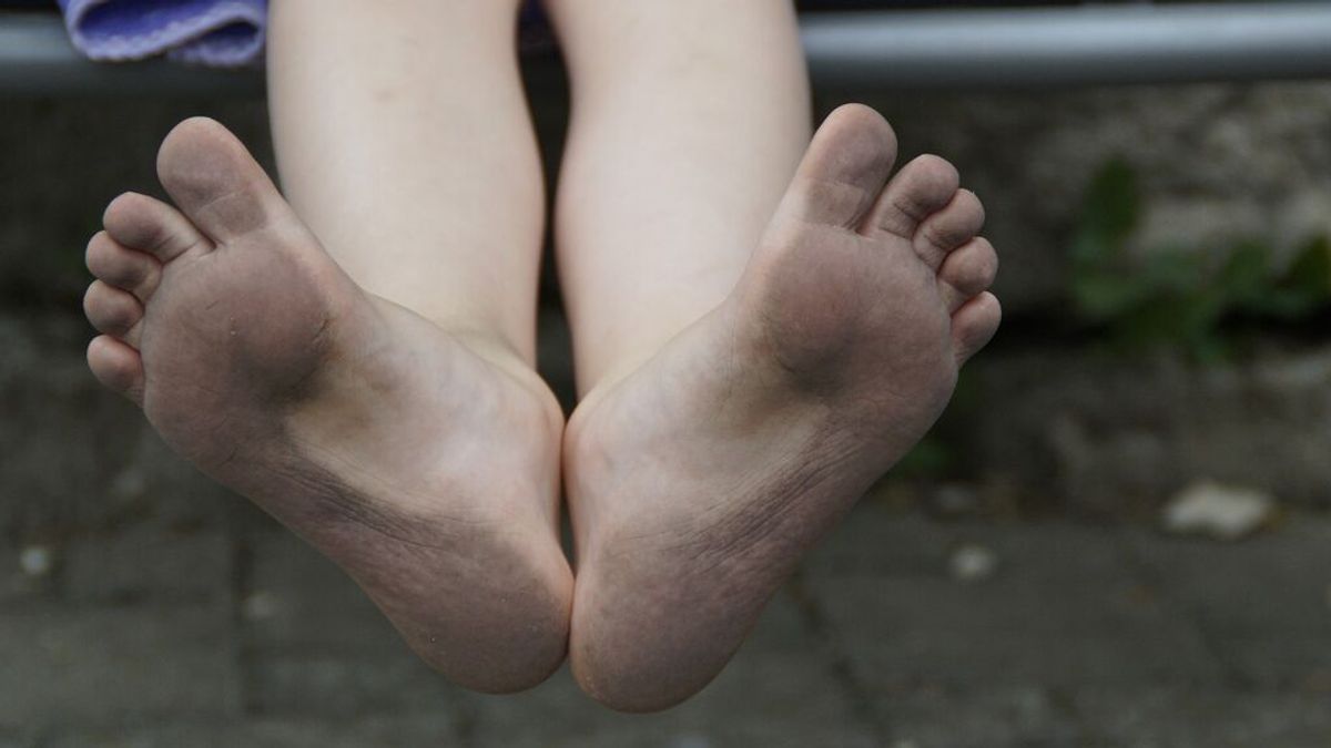 Un misterioso pigmento te deja los pies negros en las playas de Nueva Inglaterra