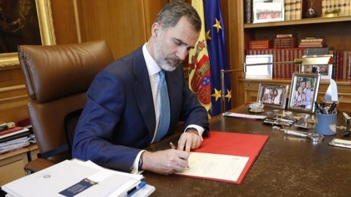 Por qué el rey no puede negarse a firmar los indultos del 'procés' Por qué el rey no puede negarse a firmar los indultos del 'procés'