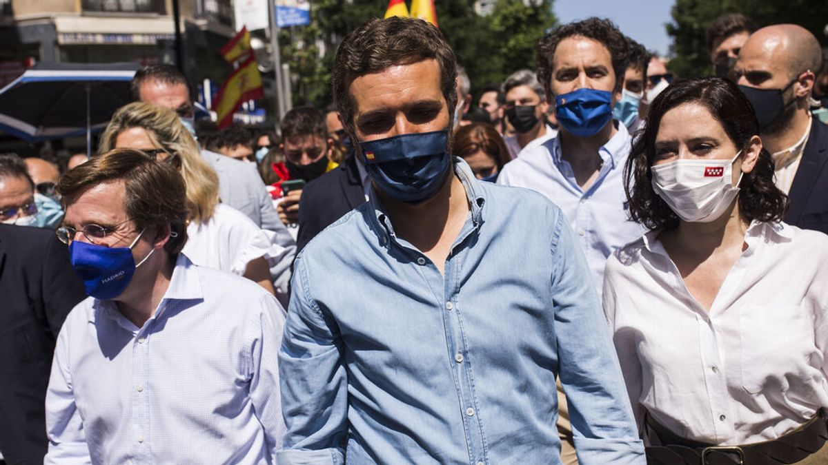 El PP enmienda a Ayuso y sus palabras sobre el rey: "El responsable de los indultos es el Gobierno" El PP enmienda a Ayuso y sus palabras sobre el rey: "El responsable de los indultos es el Gobierno"