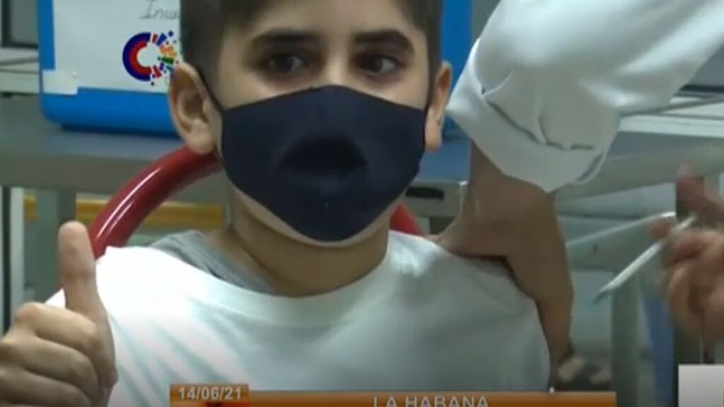 Gabriel García Fernández, de 12 años, el primer niño en recibir la vacuna Soberana 02 contra la Covid-19 en Cuba