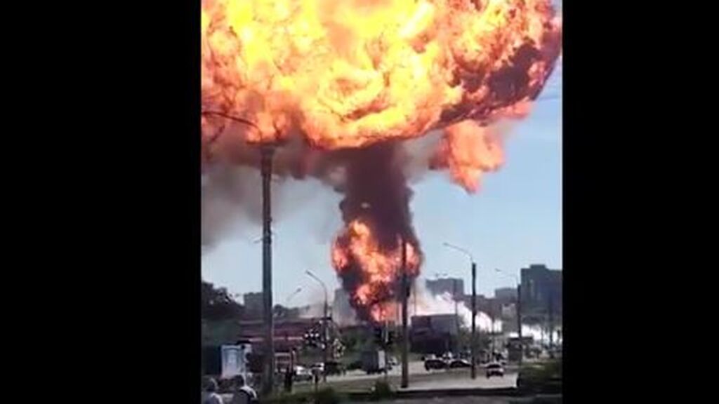 Impactante explosión en una gasolinera en Siberia