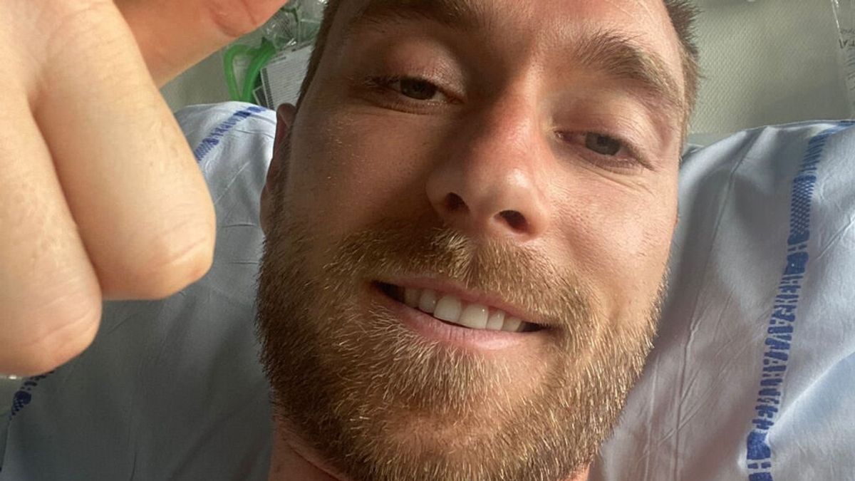 Eriksen tranquiliza a sus seguidores tras su desvanecimiento: "Tengo que pasar pruebas pero me siento bien" Eriksen tranquiliza a sus seguidores tras su desvanecimiento: "Tengo que pasar pruebas pero me siento bien"