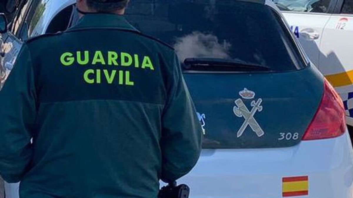 Detenido un vicepresidente de la Diputación de Almería por adjudicaciones irregulares de material sanitario Detenido un vicepresidente de la Diputación de Almería por adjudicaciones irregulares de material sanitario