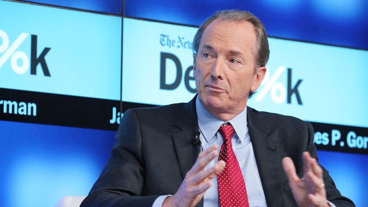 El jefe de Morgan Stanley sentencia al teletrabajo: “Si se puede comer en restaurantes, se puede ir a la oficina” El jefe de Morgan Stanley sentencia al teletrabajo: “Si se puede comer en restaurantes, se puede ir a la oficina”