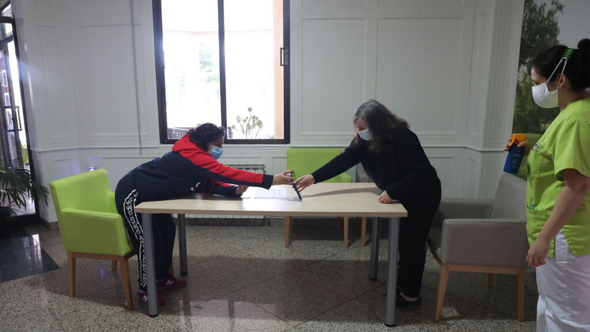 Las residencias de ancianos siguen sin permitir el contacto físico con las familias Las residencias de ancianos siguen sin permitir el contacto físico con las familias