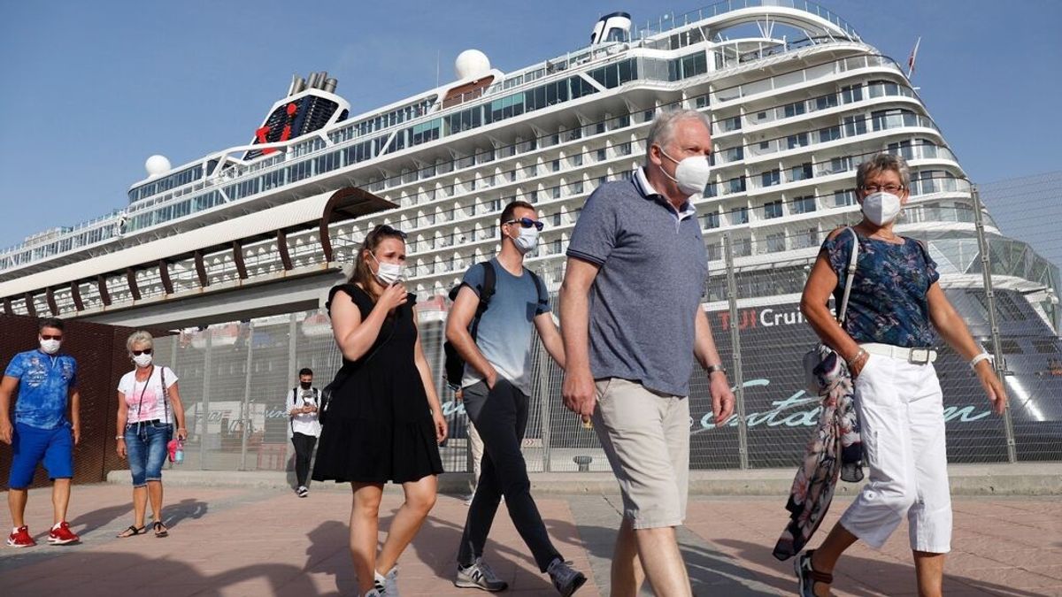 Atraca en Málaga el primer crucero que visita la península tras las restricciones Atraca en Málaga el primer crucero que visita la península tras las restricciones