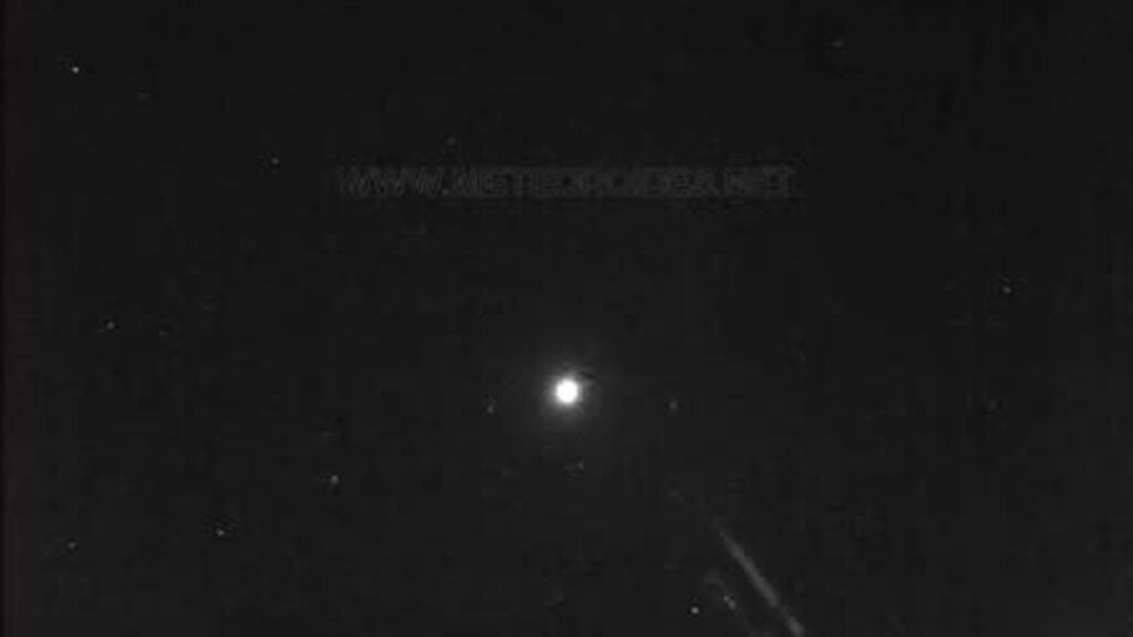 Captan una bola de fuego sobrevolando el sur peninsular a 50.000 km/hora Captan una bola de fuego sobrevolando el sur peninsular a 50.000 km/hora