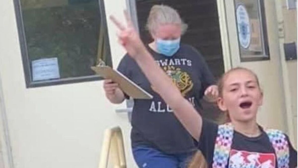Expulsan de clase a una alumna de 11 años que se negó a usar la mascarilla por el calor