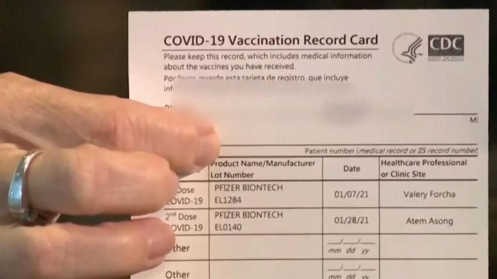 Tarjeta de vacunación falsa vendida en Amazon