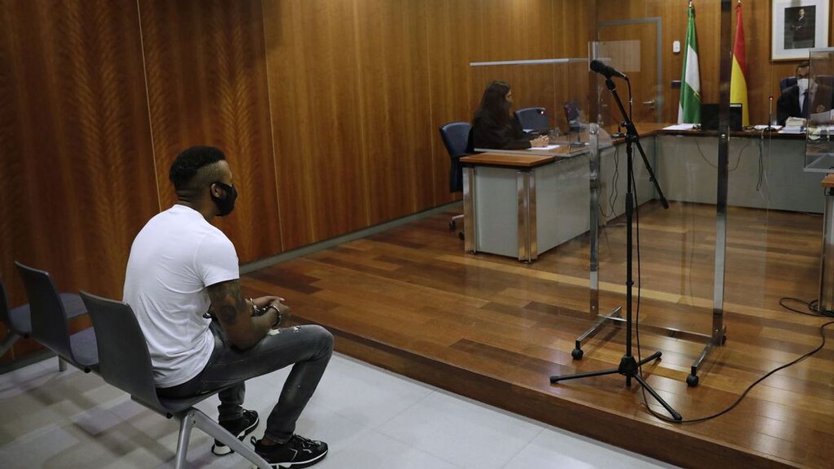 Dos años de prisión para 'El Melillero' por amenazar con una pistola a los trabajadores de un restaurante en Torremolinos Dos años de prisión para 'El Melillero' por amenazar con una pistola a los trabajadores de un restaurante en Torremolinos