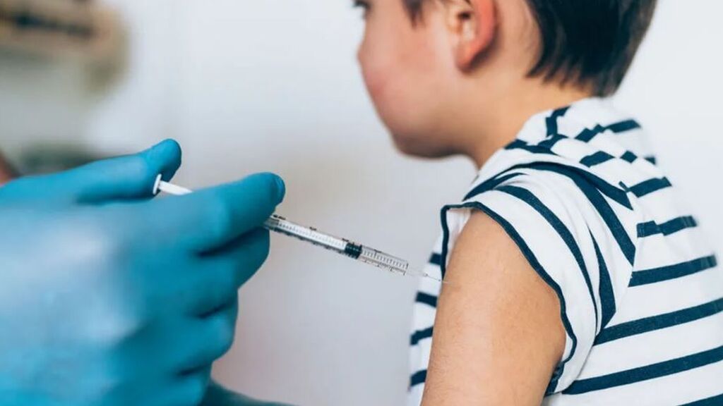 La disponibilidad de dosis y la bajada de la incidencia covid apurarán la vacunación a todas las franjas