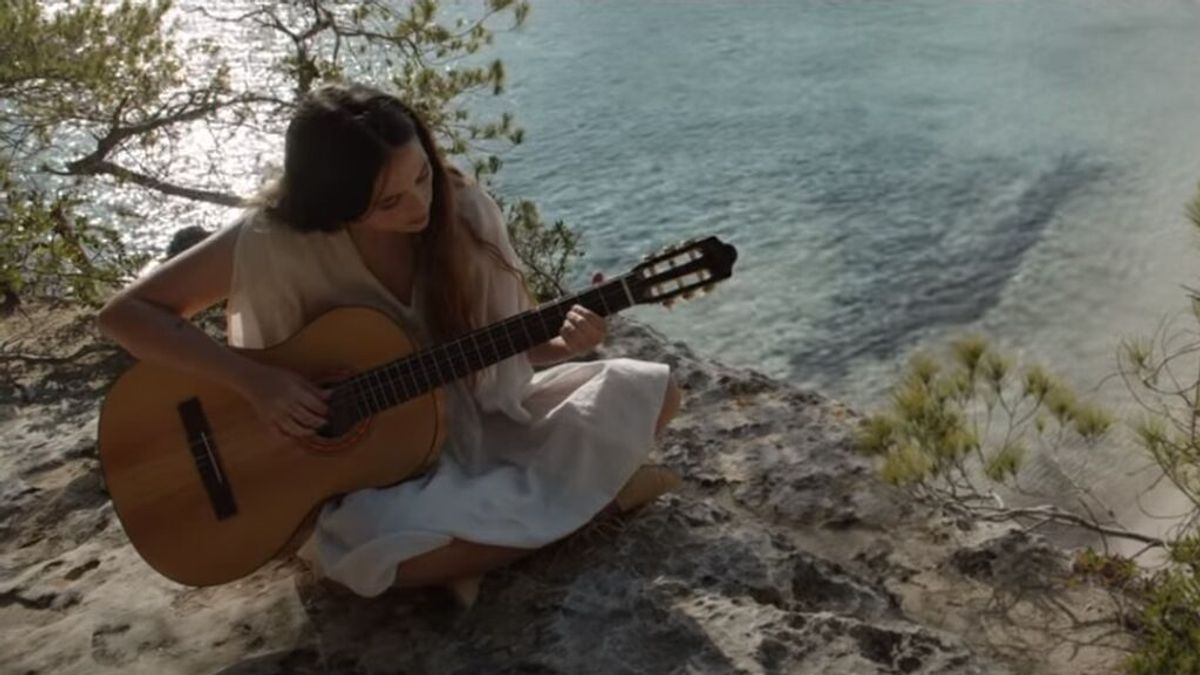 Rigoberta Bandini le pone voz al anuncio del verano con 'A ver qué pasa': "Ha sido un honor componer esta canción"