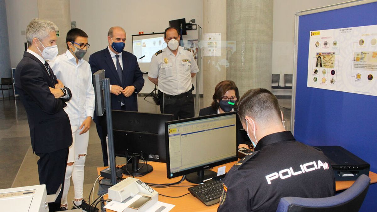 Marlaska defiende abaratar el DNI 4.0 pese a que el PNV denuncia el perjuicio para el sector de la fotografía Marlaska defiende abaratar el DNI 4.0 pese a que el PNV denuncia el perjuicio para el sector de la fotografía