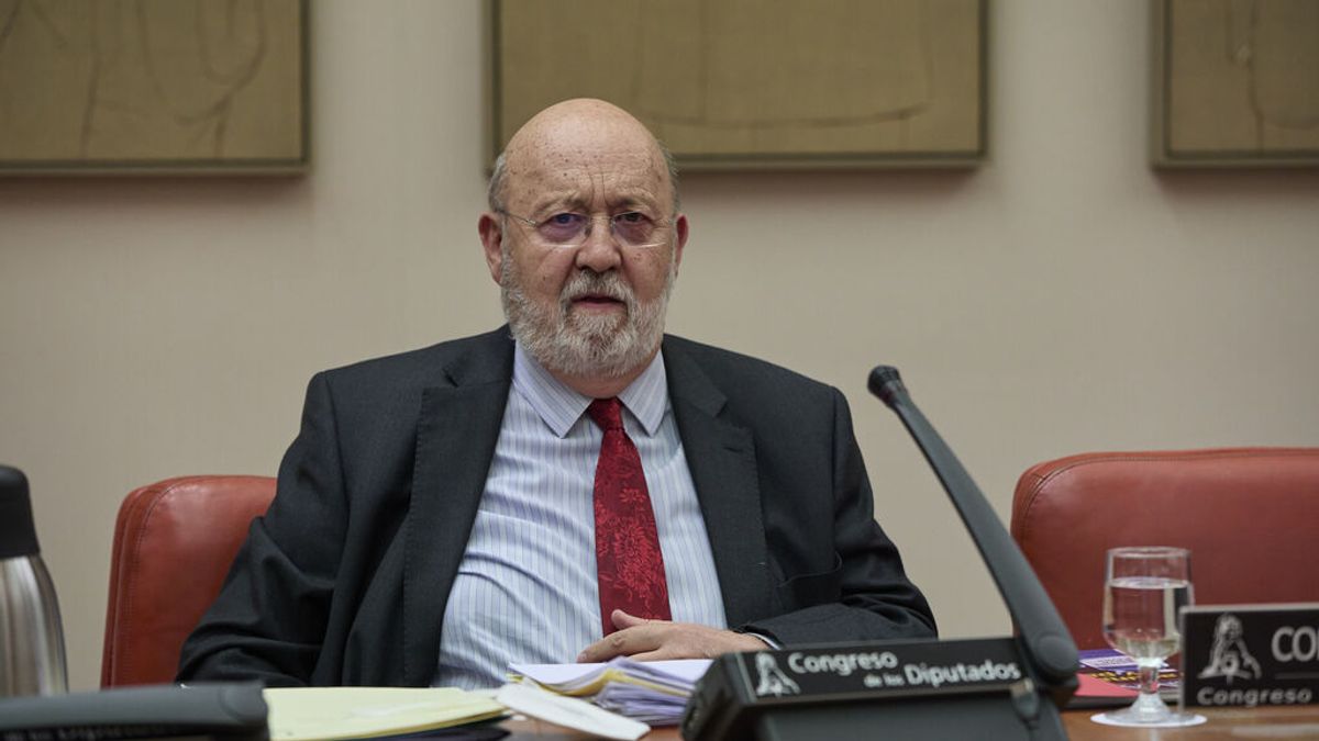 Tezanos defiende su "método científico": "Ni yo soy un adivino ni el CIS una institución de adivinanzas" Tezanos defiende su "método científico": "Ni yo soy un adivino ni el CIS una institución de adivinanzas"