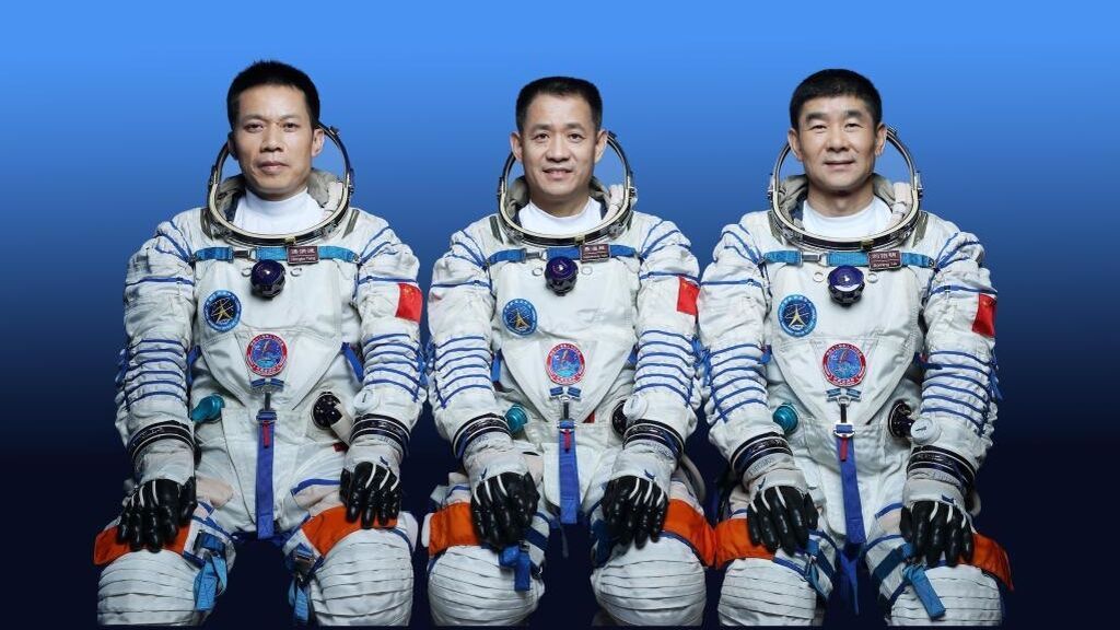 EuropaPress_3785032_foto_fecha_muestra_astronautas_chinos_nie_haisheng_liu_boming_tang_hongbo