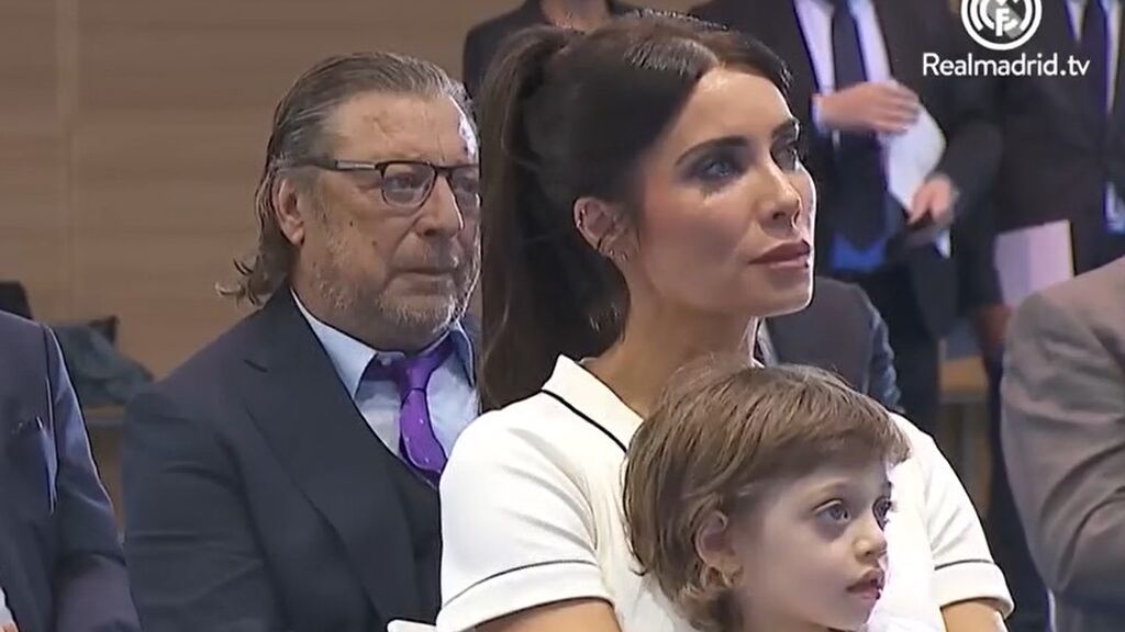 Pilar Rubio, escuchando el discurso de despedida de su marido, Sergio Ramos