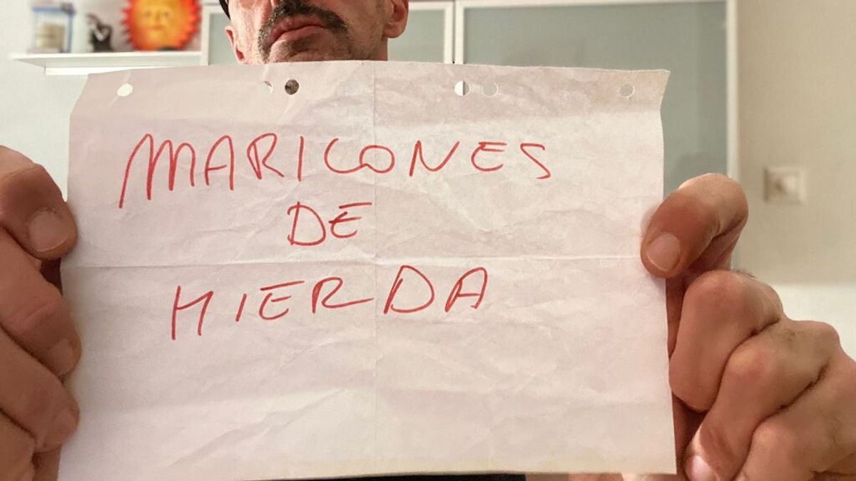 Reciben una carta en su buzón en Málaga: "Cuando leí maricones de mierda me quedé bloqueado"