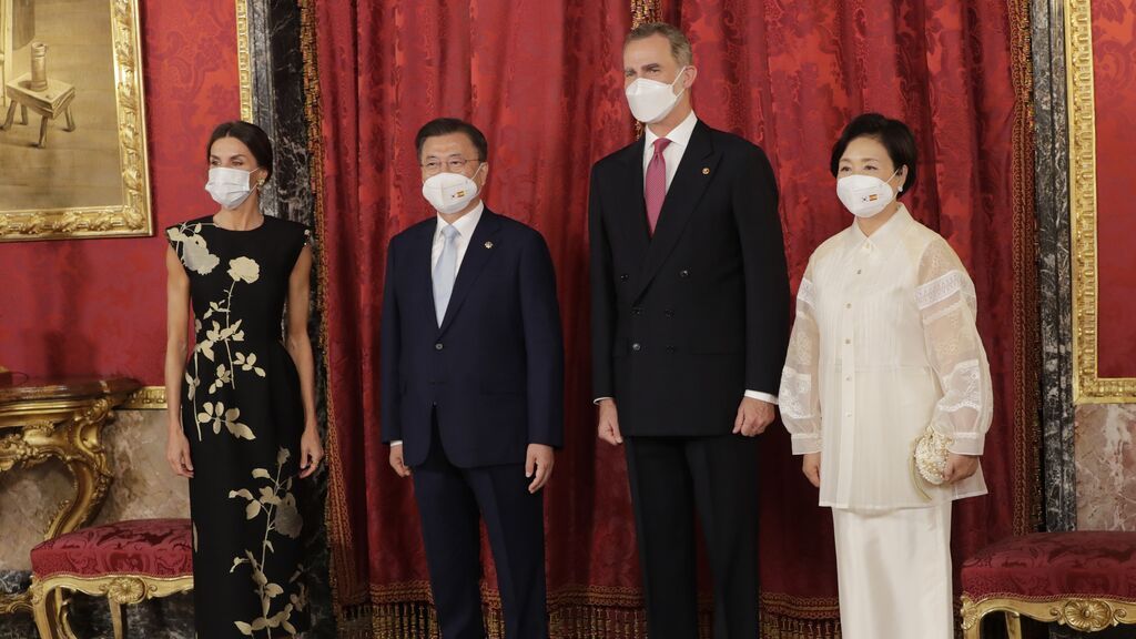 LOS REYES FELIPE Y LETIZIA EN LA CENA DE HONOR AL PRESIDENTE DE COREA Y SU MUJER