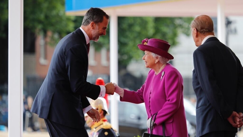 Los Reyes, recibidos por Isabel II y el Duque de Edimburgo en 2017.