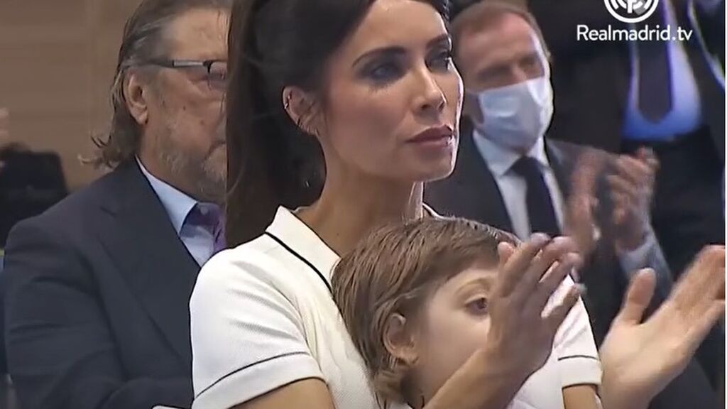 Pilar Rubio aplaude el discurso de su marido, Sergio Ramos