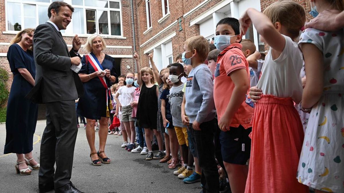 Un niño le pregunta a Macron por la torta que le dieron: "No fue agradable" Un niño le pregunta a Macron por la torta que le dieron: "No fue agradable"