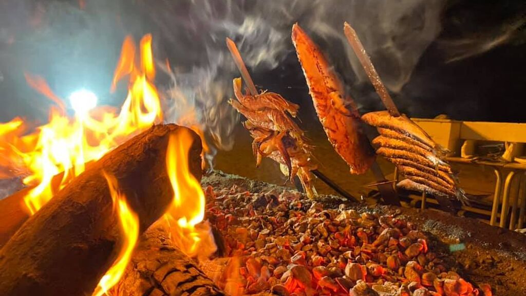 Espetos en las brasas