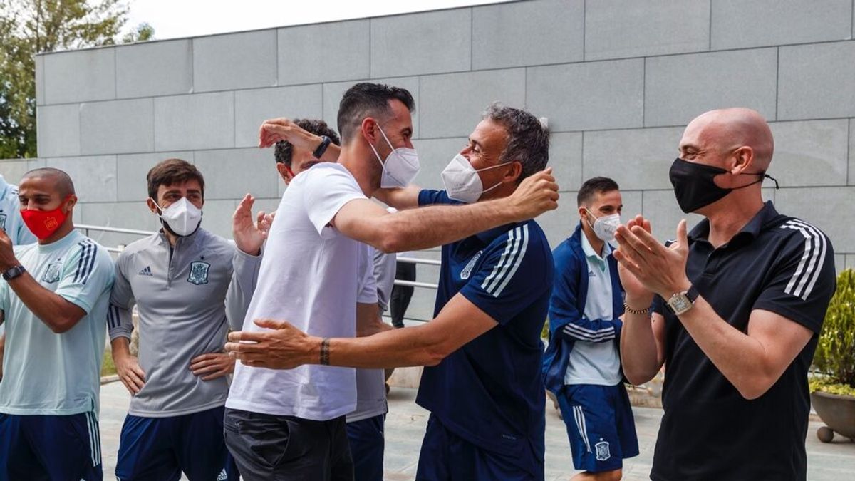 Busquets da negativo en el último test PCR y se incorpora a la concentración de la selección Busquets da negativo en el último test PCR y se incorpora a la concentración de la selección