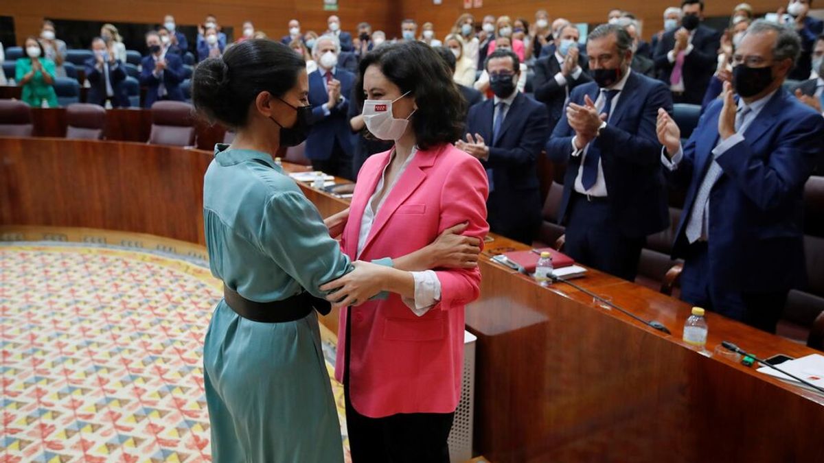 Ayuso declara el "fin del sanchismo" y advierte a la izquierda que se olvide ya del 'cinturón rojo' Ayuso declara el "fin del sanchismo" y advierte a la izquierda que se olvide ya del 'cinturón rojo'