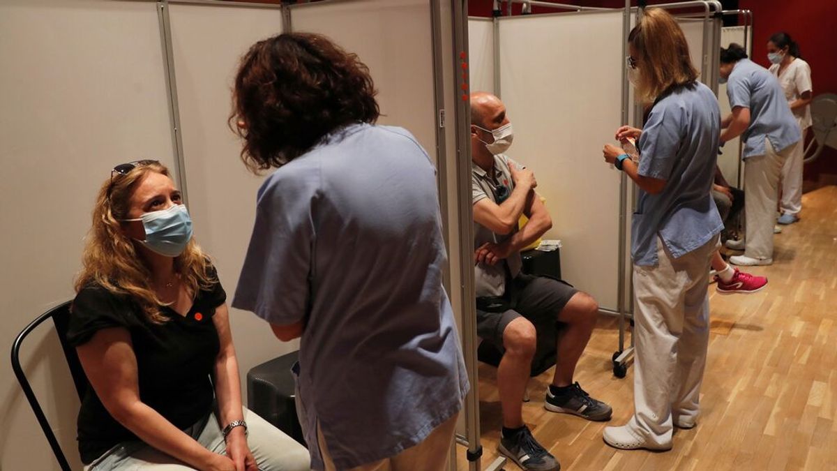 Madrid amplía la autocitación para la vacuna a los mayores de 45 años, y desde 23 de junio a partir de los 40