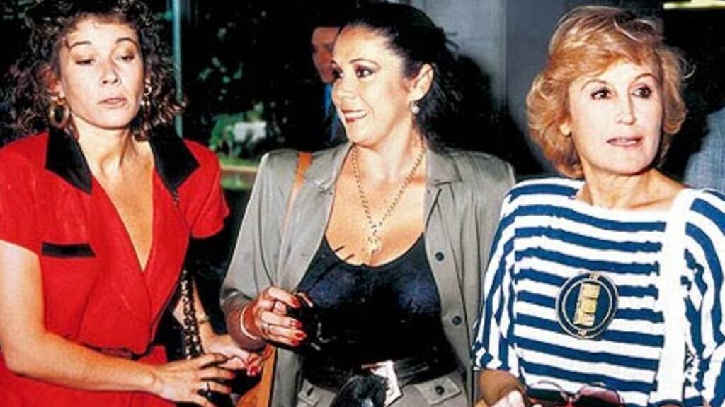 Mila Ximénez con Isabel Pantoja y Encarna Sánchez