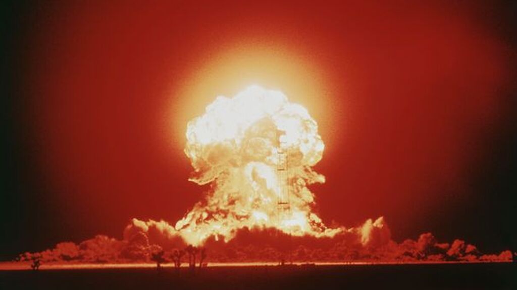 0_Nuclear-Bomb-Blast